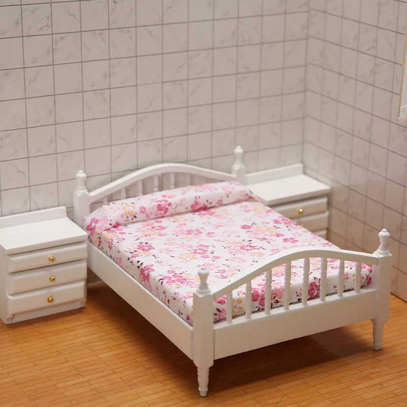 Çocuk 1: 12 Yatak Odası Mini Mobilya Oyna Pretend Dollhouse Oyuncak Beyaz Çift Kişilik Yatak Çiçek Sahne Oyuncak noel hediyesi 1