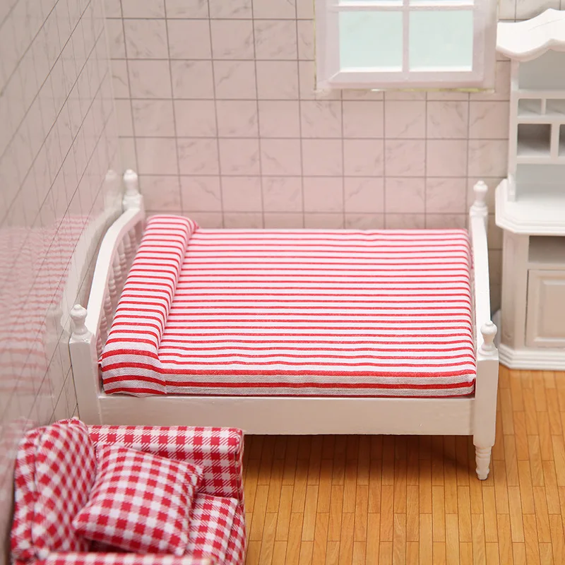 Çocuk 1: 12 Yatak Odası Mini Mobilya Oyna Pretend Dollhouse Oyuncak Beyaz Çift Kişilik Yatak Çiçek Sahne Oyuncak noel hediyesi 3