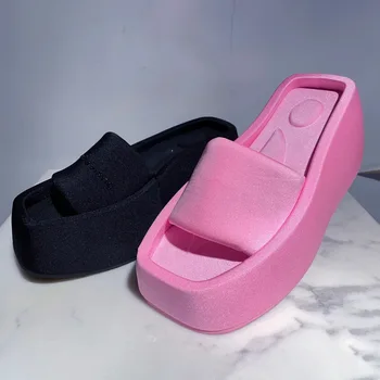 2022 Marka Tasarım Yeni Platform Kadın Terlik Yaz Kare Ayak Marka Saten Sandalet WomenSexy Yüksek Topuklu Ayakkabılar plaj sandaletleri