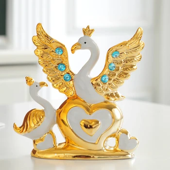 Avrupa Düğün Dekor El Sanatları Seramik Yaratıcı Odası Dekorasyon El Sanatları Altın Kuğu Porselen Figürinler Süslemeleri