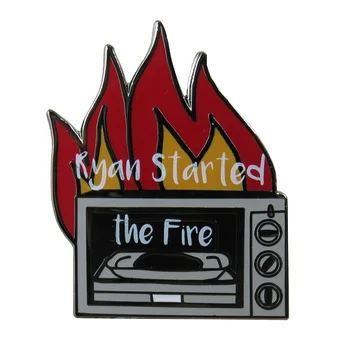 Ryan Ateş Emaye İğnesini Başlattı, Dunder Mifflin rozeti