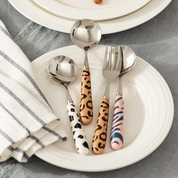 Çatal bıçak takımı Paslanmaz Çelik Tatlı Kaşığı çocuk pirinç kaşığı Kek Çatal Mutfak Yemek Takımı Zebra Leopar İnek Desen Çatal Kaşık